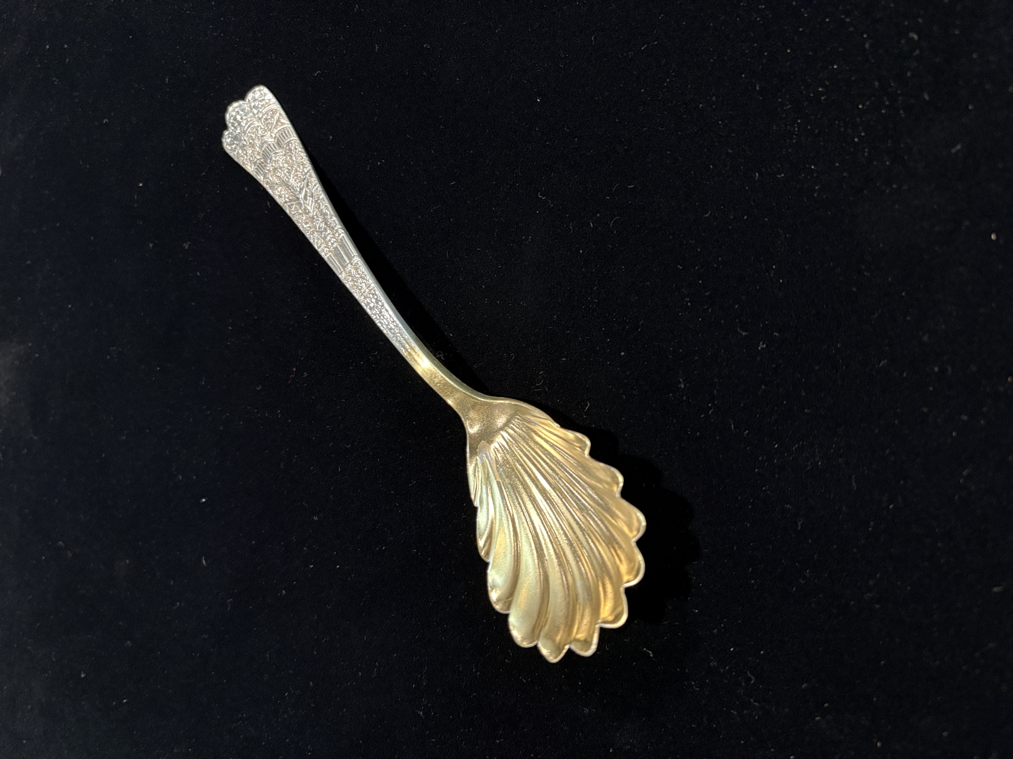Shiebler Luxembourg Pattern Parcel Gilt Sugar Shell 